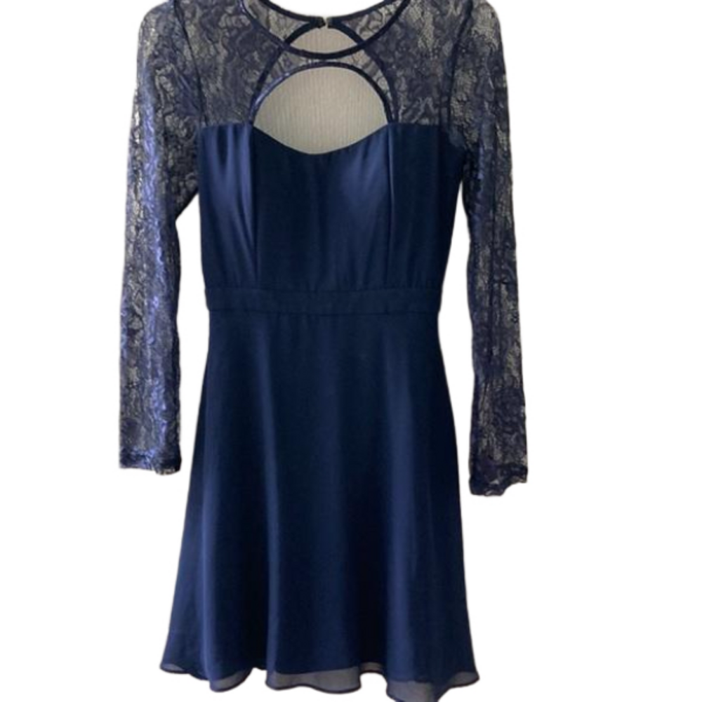 NWT Minuet Lace Dress Size Small